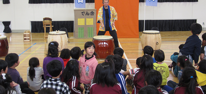 小学校で和太鼓演奏