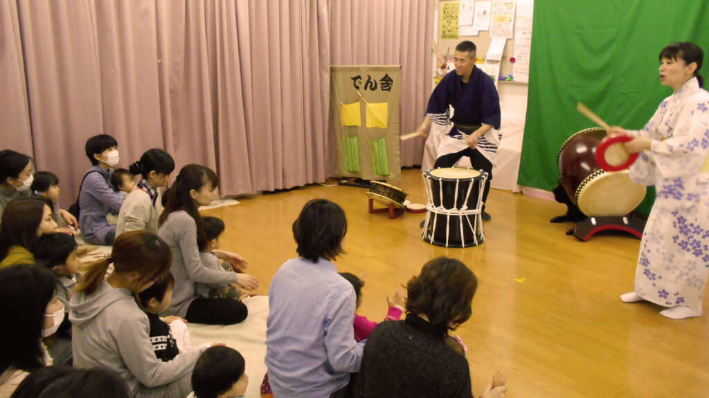 子育てサロン｜太鼓の音くらべ