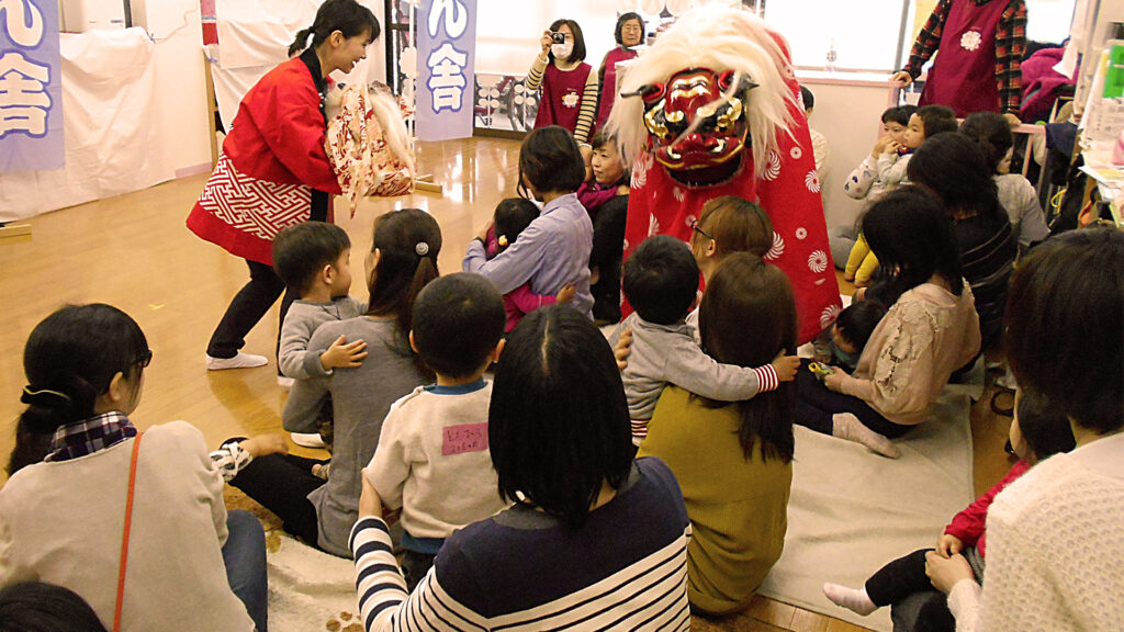 子育てサロン｜獅子舞と小獅子